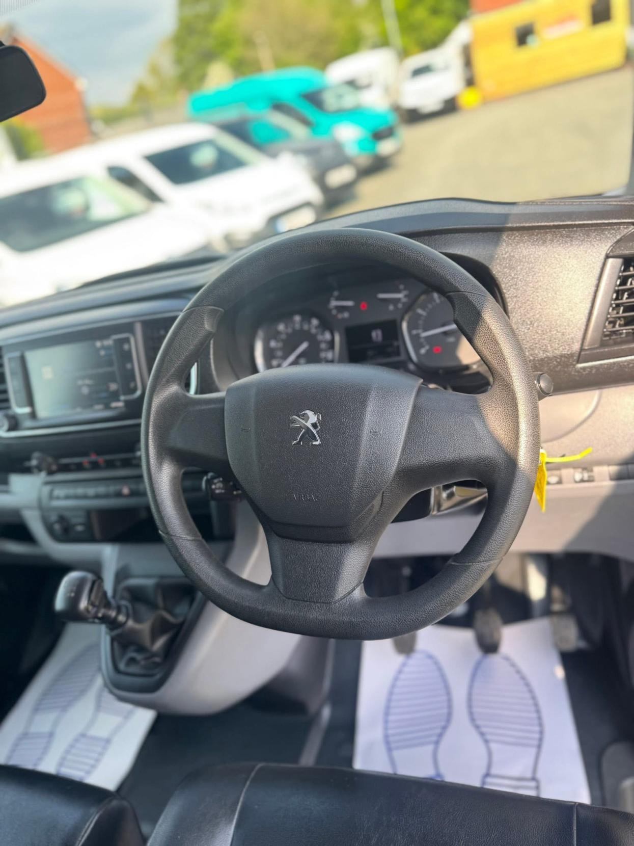 Peugeot Expert 2.0 BlueHDi 1400 Professional Standard Panel Van 6dr Diesel Manual MWB Euro 6 (s/s) (120 ps)