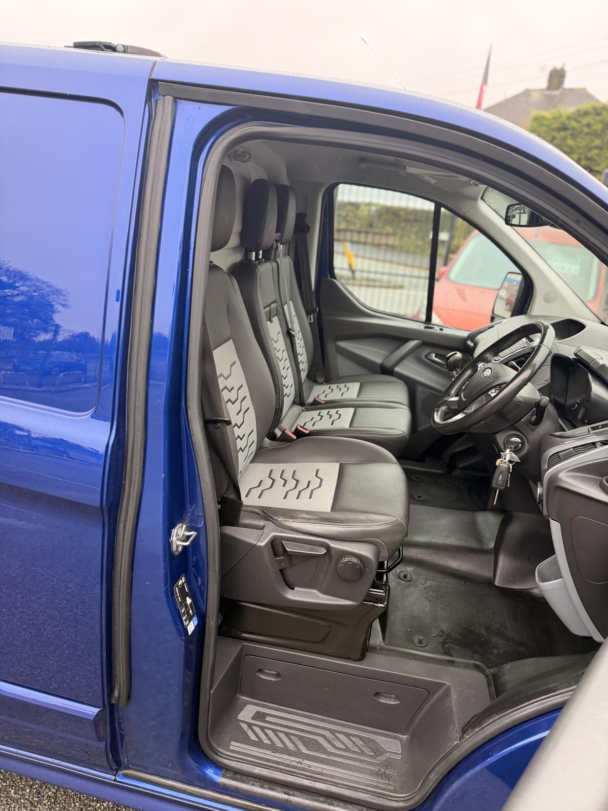 Ford Transit Custom 2.0 TDCi 290 Limited Panel Van 5dr Diesel Manual L1 H1 (171 g/km, 168 bhp)