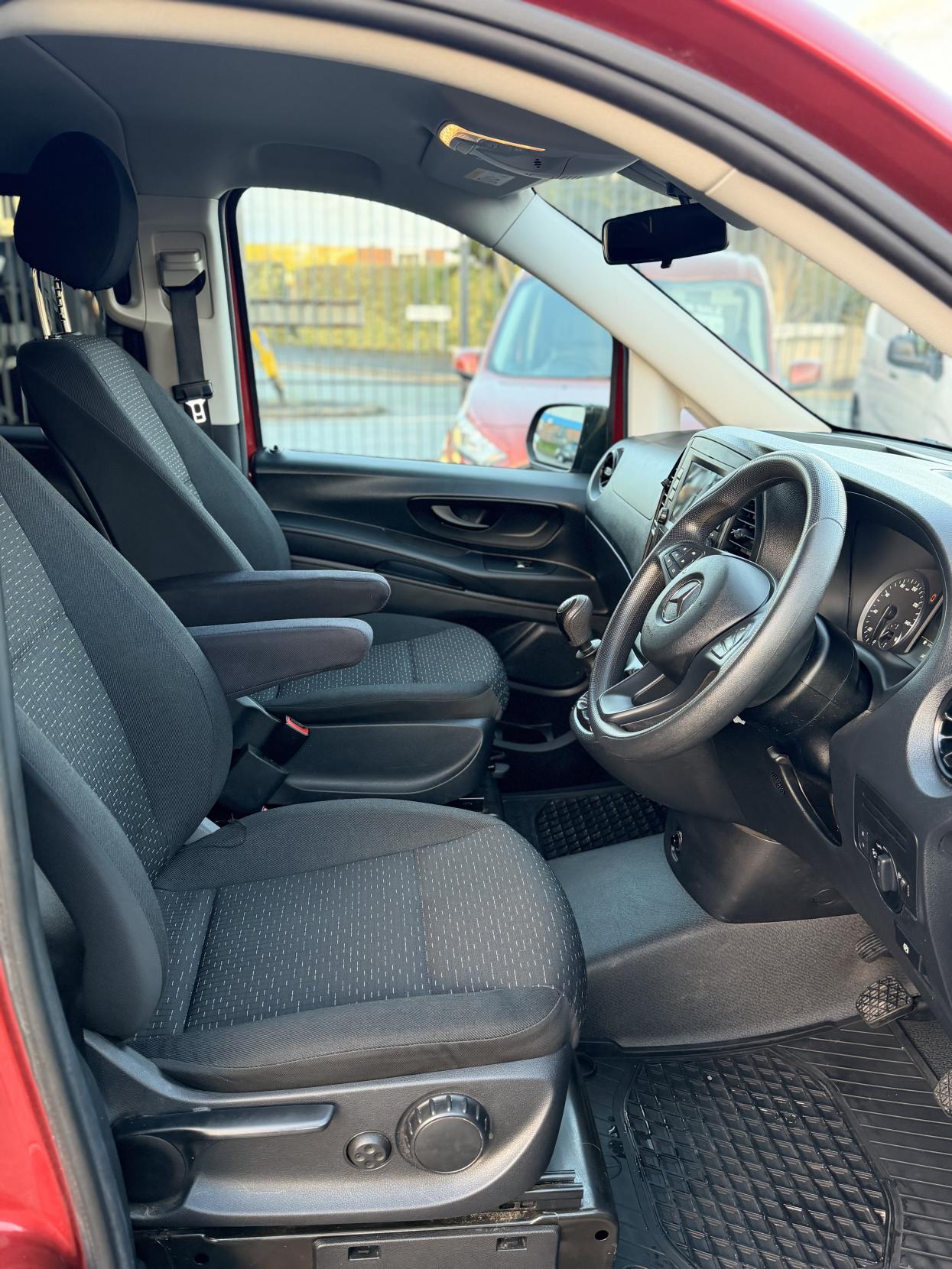 Mercedes-Benz Vito 1.7 114 CDI Progressive Crew Van Double Cab 5dr Diesel Manual FWD L2 Euro 6 (s/s) (LWB) (136 ps)