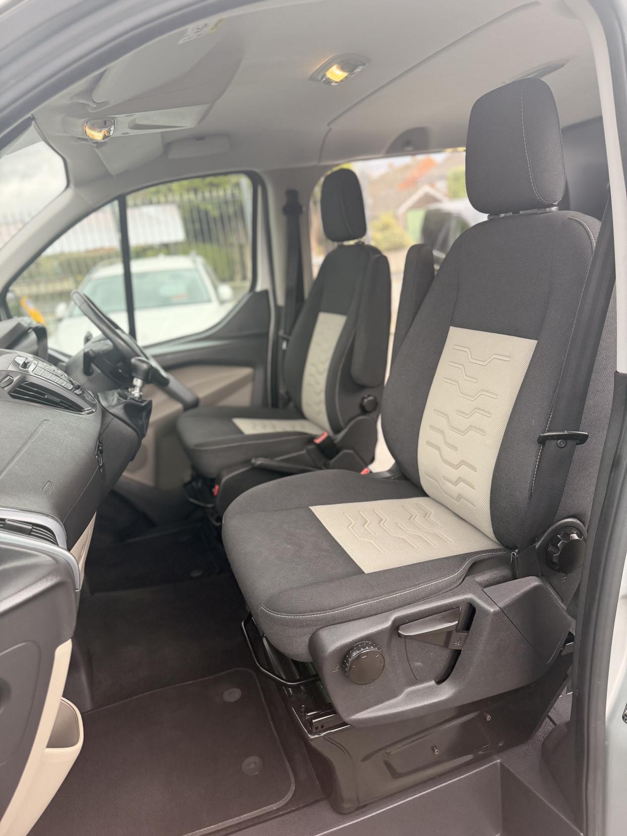 Ford Transit Custom 2.2 TDCi 290 Limited Combi Van 6dr Diesel Manual L1 H1 (191 g/km, 153 bhp)