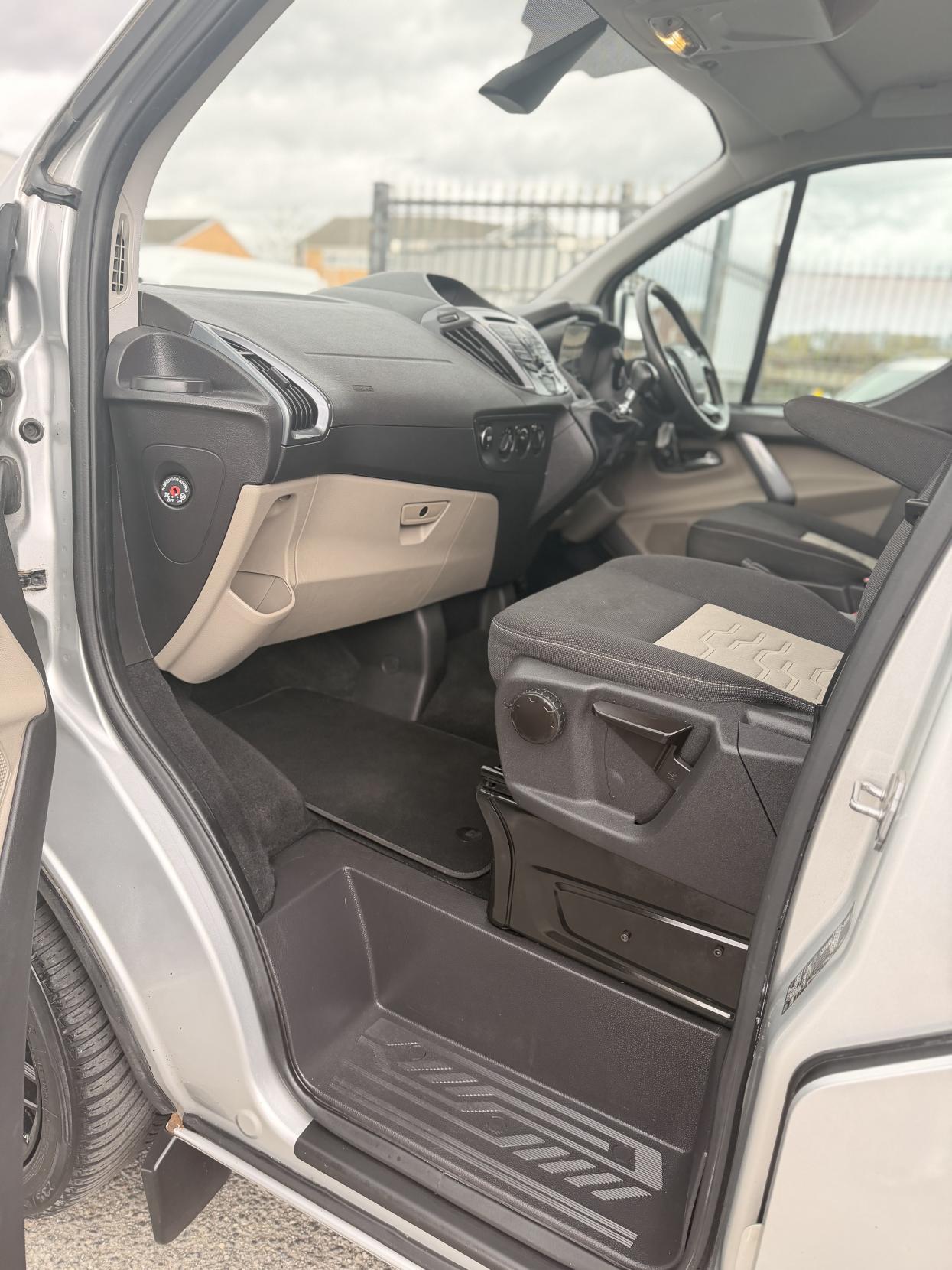 Ford Transit Custom 2.2 TDCi 290 Limited Combi Van 6dr Diesel Manual L1 H1 (191 g/km, 153 bhp)