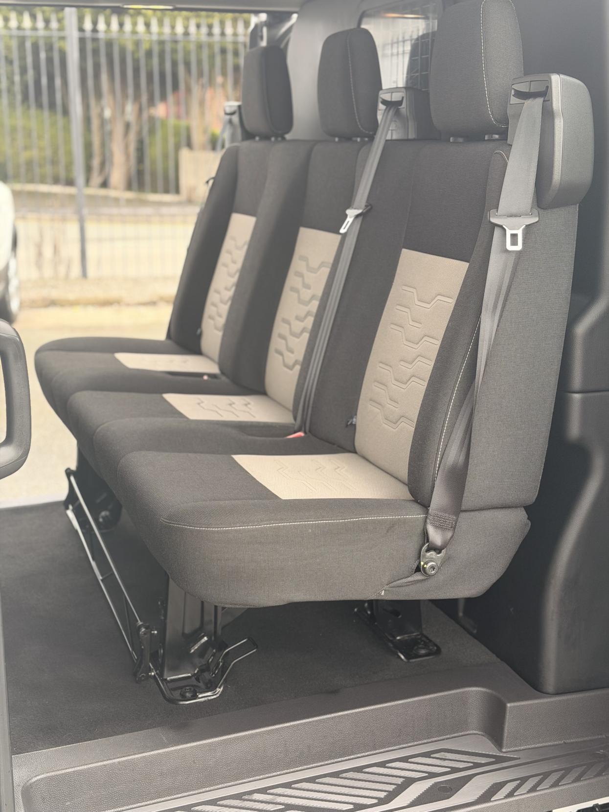 Ford Transit Custom 2.2 TDCi 290 Limited Combi Van 6dr Diesel Manual L1 H1 (191 g/km, 153 bhp)