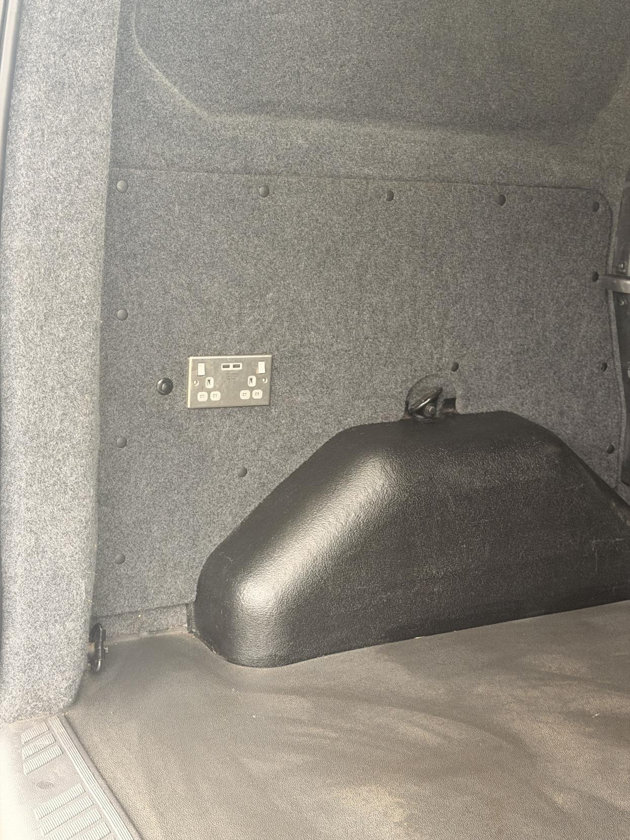 Ford Transit Custom 2.2 TDCi 290 Limited Combi Van 6dr Diesel Manual L1 H1 (191 g/km, 153 bhp)