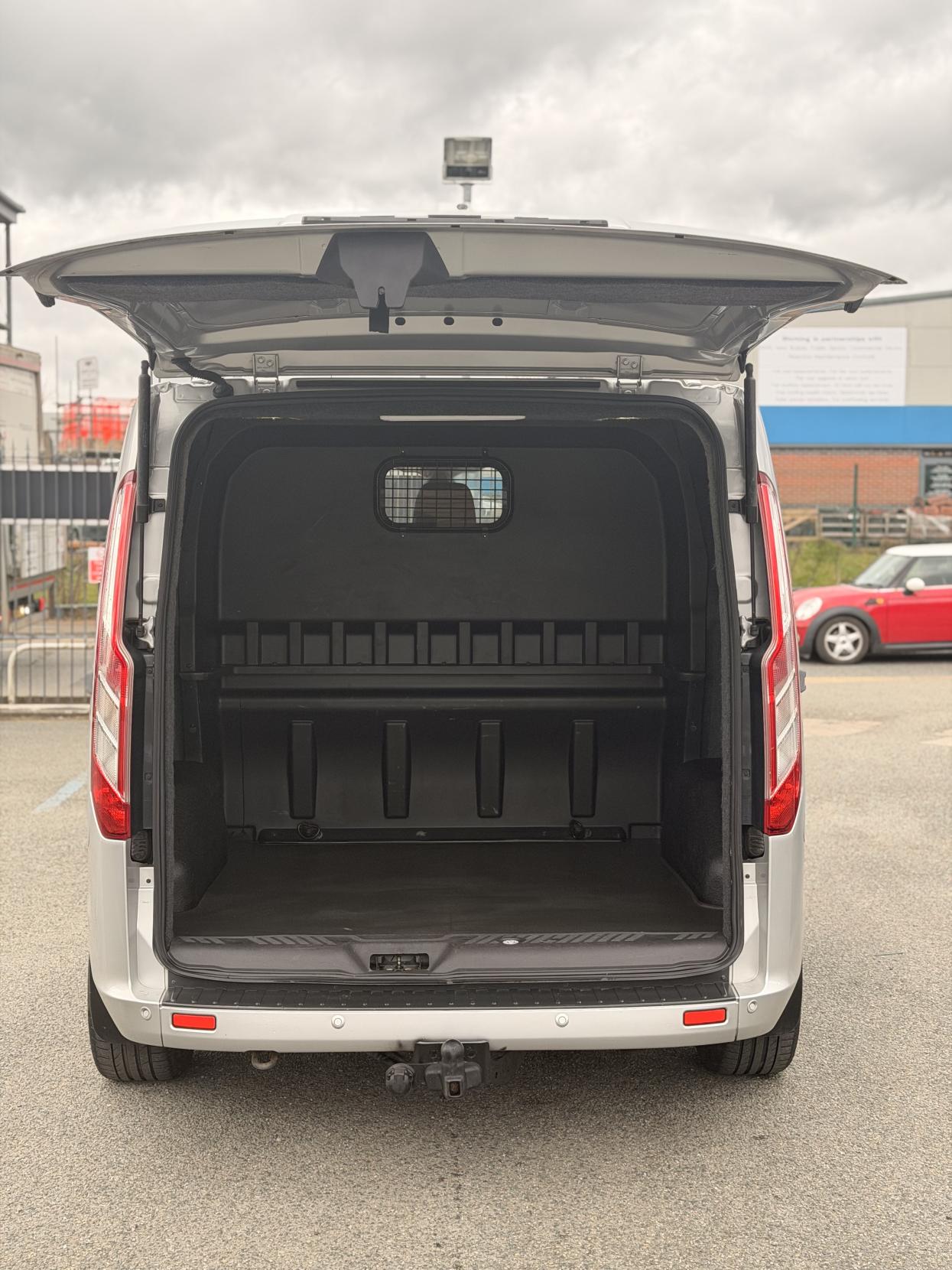 Ford Transit Custom 2.2 TDCi 290 Limited Combi Van 6dr Diesel Manual L1 H1 (191 g/km, 153 bhp)