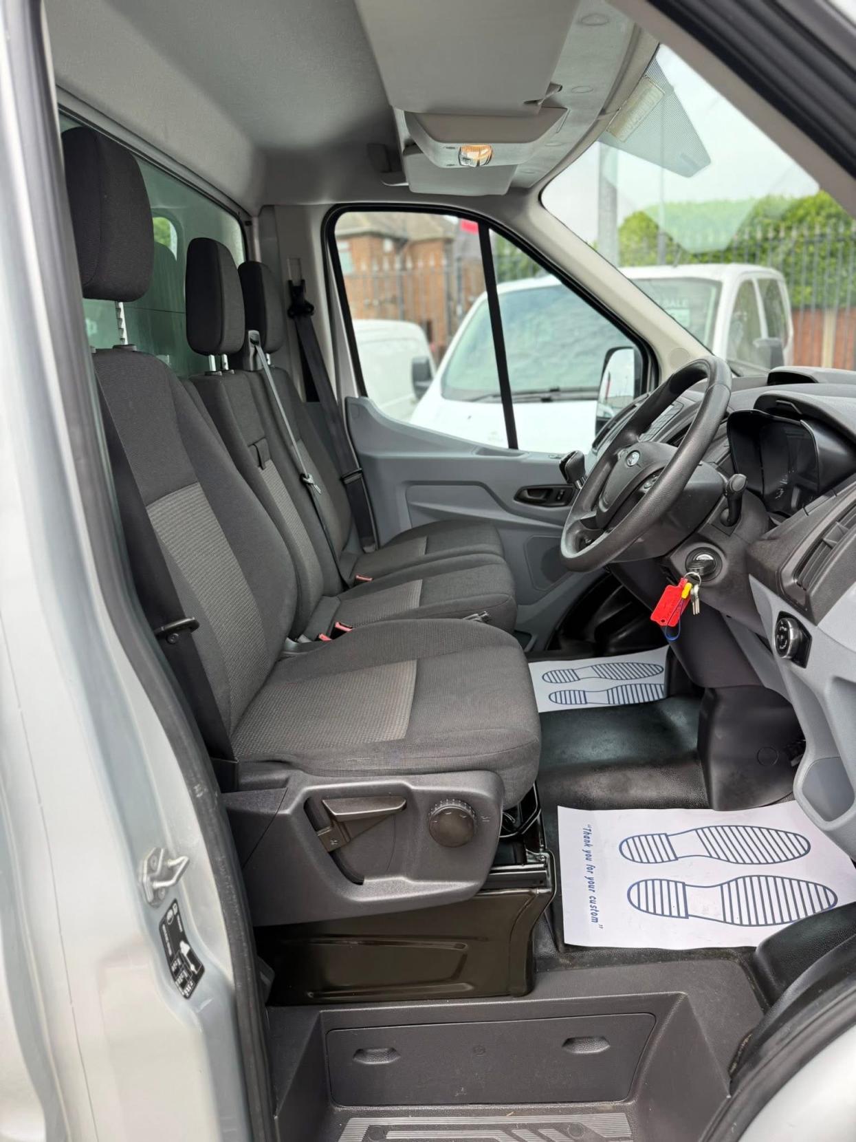 Ford Transit 2.2 TDCi 350 Chassis Cab 2dr Diesel Manual RWD L4 H1 Euro 5 (DRW) (125 ps)