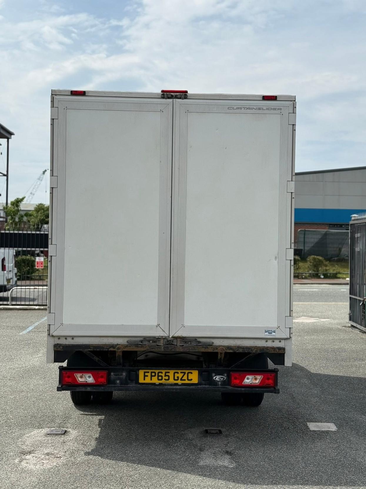 Ford Transit 2.2 TDCi 350 Chassis Cab 2dr Diesel Manual RWD L4 H1 Euro 5 (DRW) (125 ps)