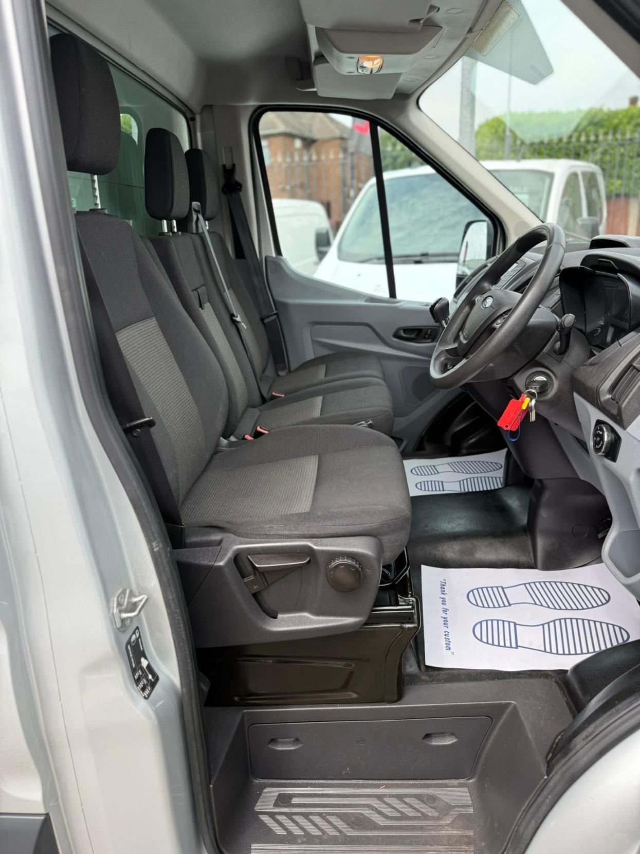 Ford Transit 2.2 TDCi 350 Chassis Cab 2dr Diesel Manual RWD L4 H1 Euro 5 (DRW) (125 ps)