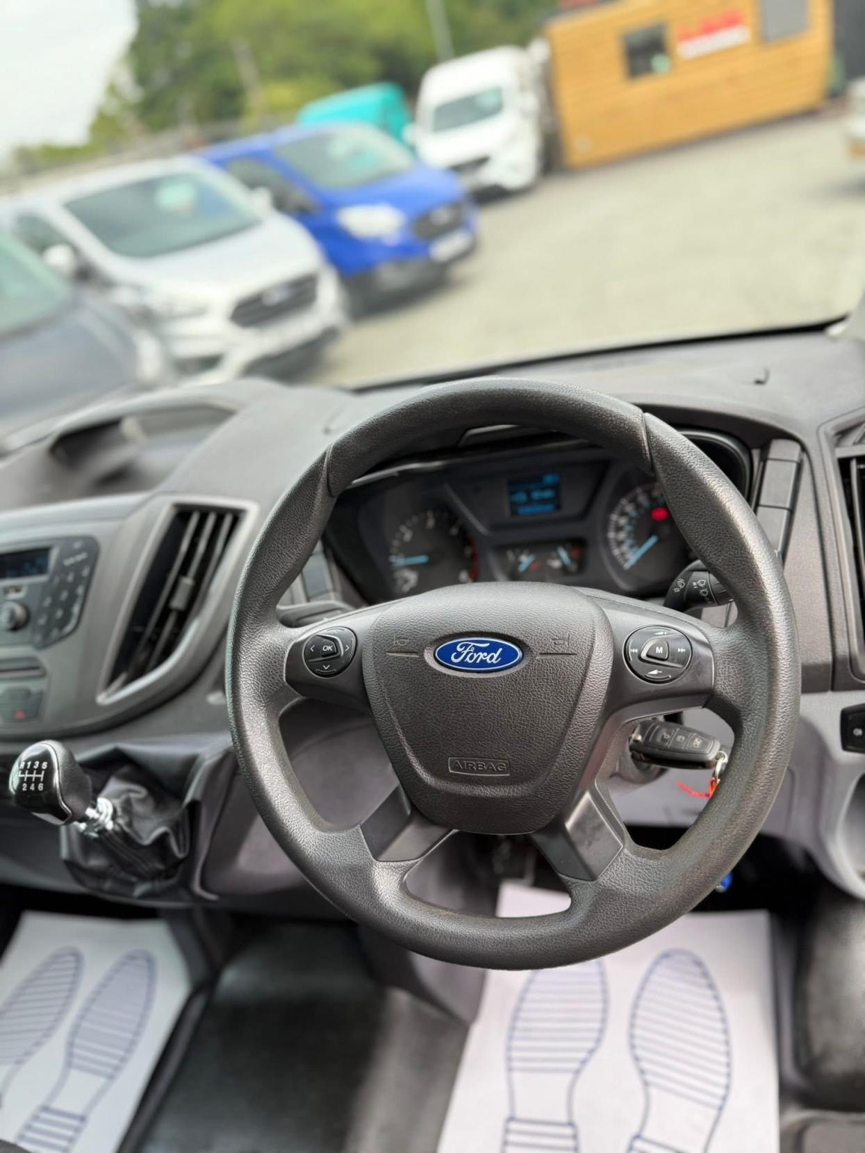 Ford Transit 2.2 TDCi 350 Chassis Cab 2dr Diesel Manual RWD L4 H1 Euro 5 (DRW) (125 ps)