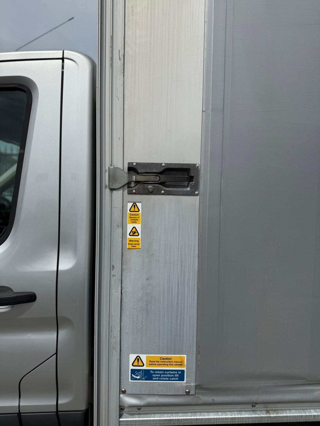 Ford Transit 2.2 TDCi 350 Chassis Cab 2dr Diesel Manual RWD L4 H1 Euro 5 (DRW) (125 ps)