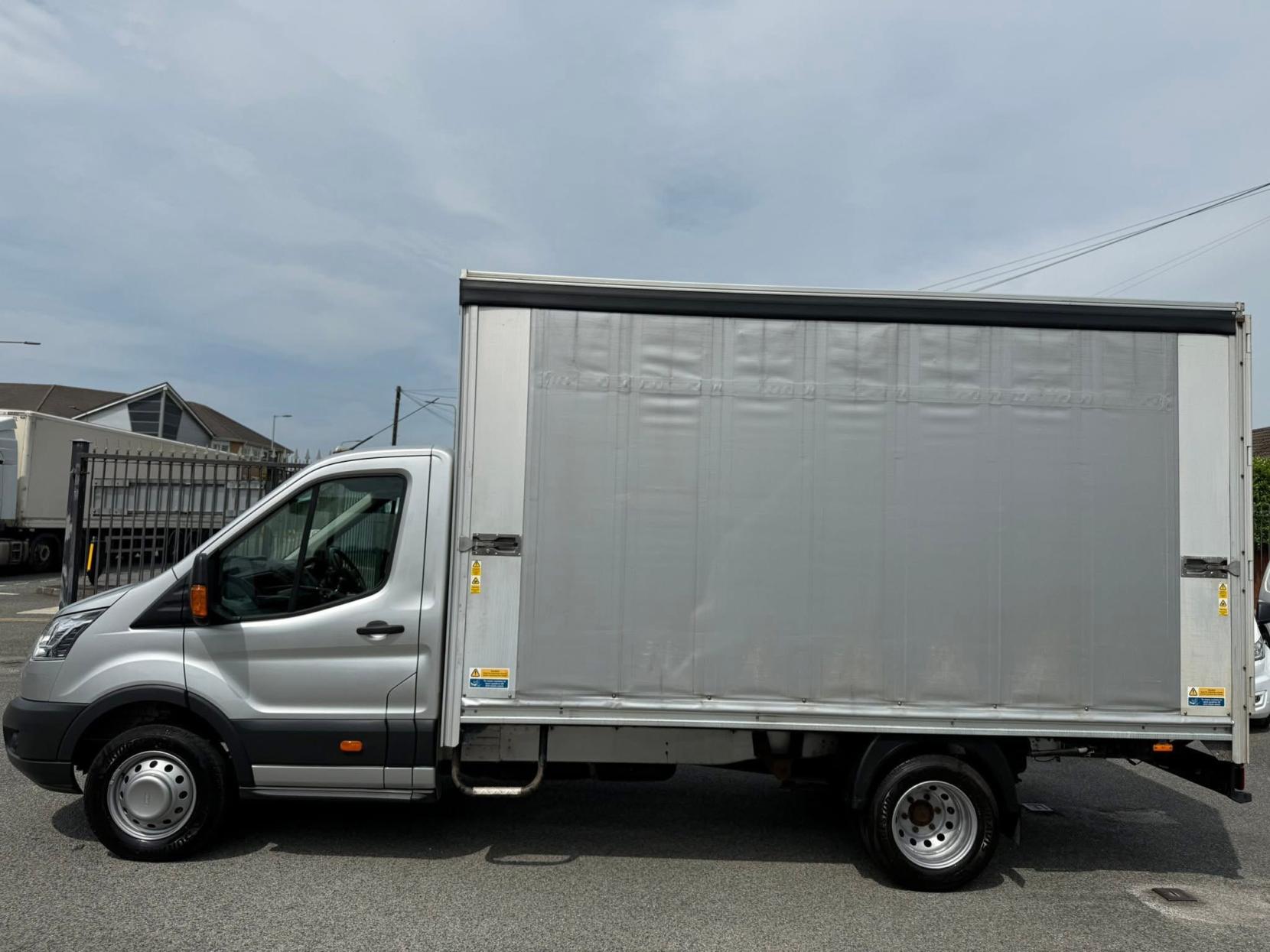 Ford Transit 2.2 TDCi 350 Chassis Cab 2dr Diesel Manual RWD L4 H1 Euro 5 (DRW) (125 ps)