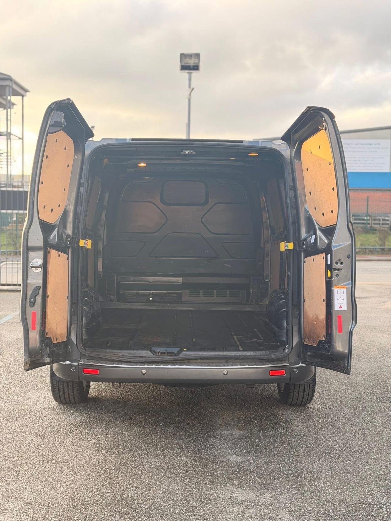 Ford Transit Custom 2.2 TDCi 290 Sport Panel Van 5dr Diesel Manual L1 H1 (186 g/km, 153 bhp)