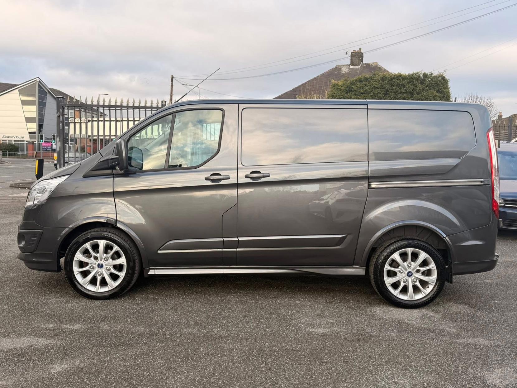 Ford Transit Custom 2.2 TDCi 290 Sport Panel Van 5dr Diesel Manual L1 H1 (186 g/km, 153 bhp)