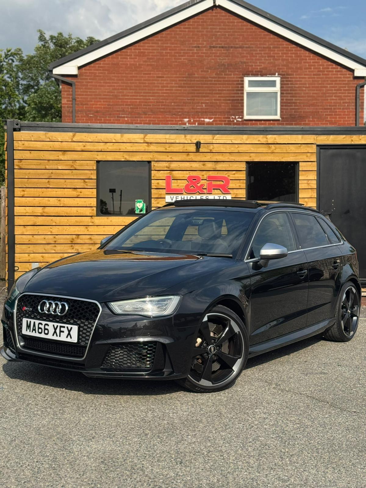 Audi RS3 2.5 TFSI Sportback 5dr Petrol S Tronic quattro Euro 6 (s/s) (Nav) (367 ps)