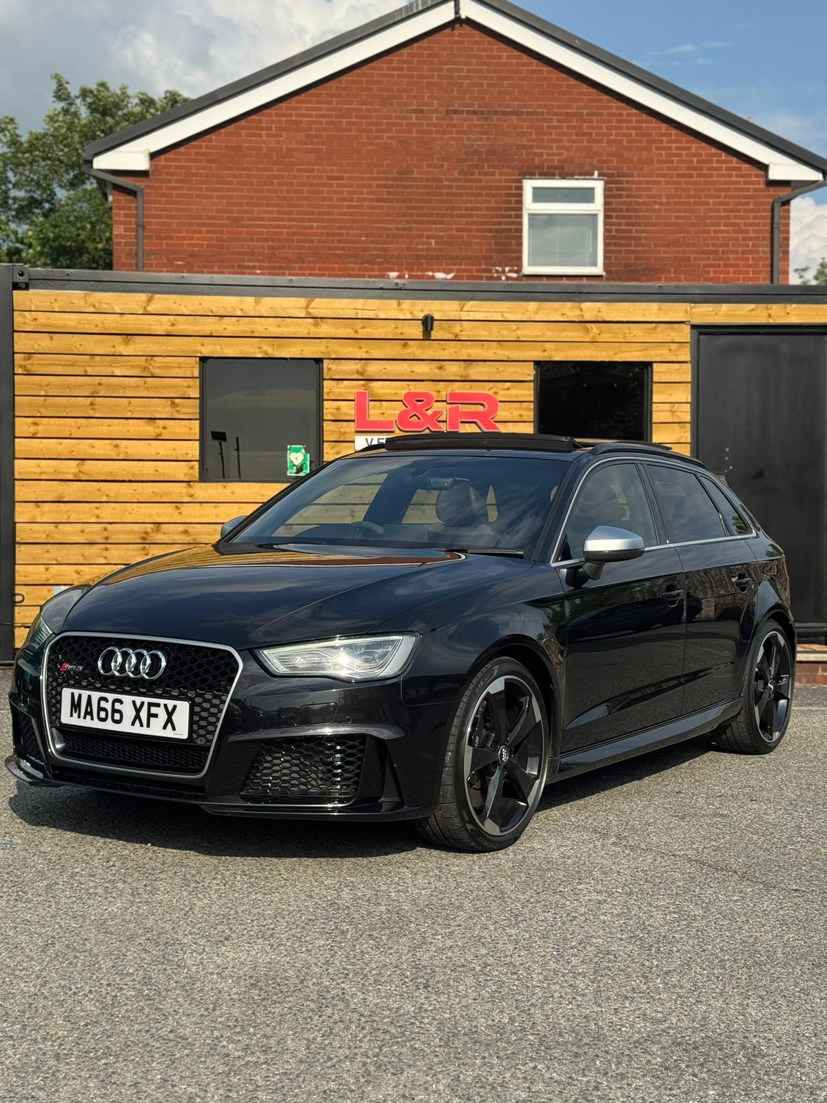 Audi RS3 2.5 TFSI Sportback 5dr Petrol S Tronic quattro Euro 6 (s/s) (Nav) (367 ps)