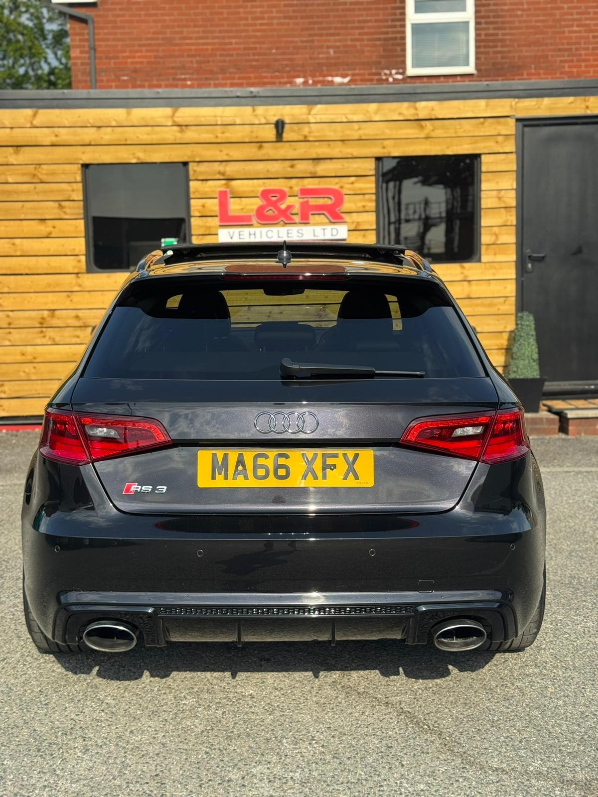 Audi RS3 2.5 TFSI Sportback 5dr Petrol S Tronic quattro Euro 6 (s/s) (Nav) (367 ps)