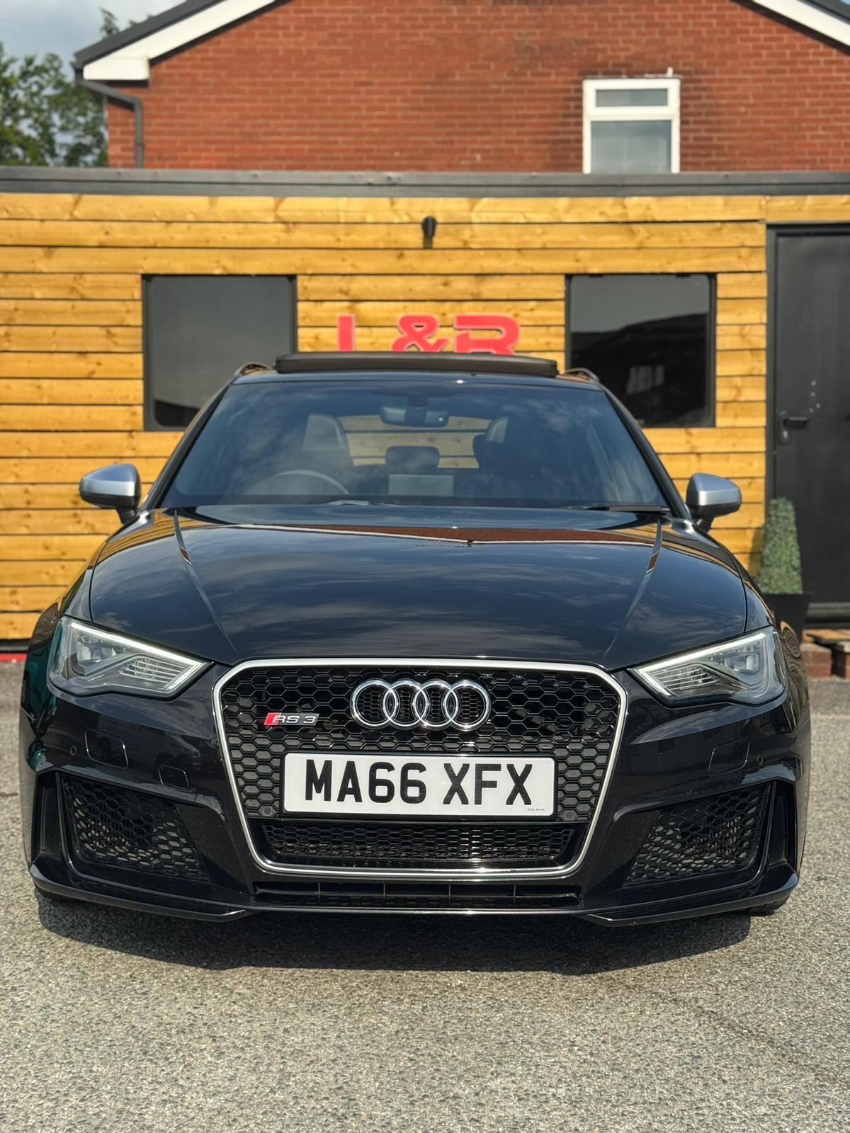 Audi RS3 2.5 TFSI Sportback 5dr Petrol S Tronic quattro Euro 6 (s/s) (Nav) (367 ps)