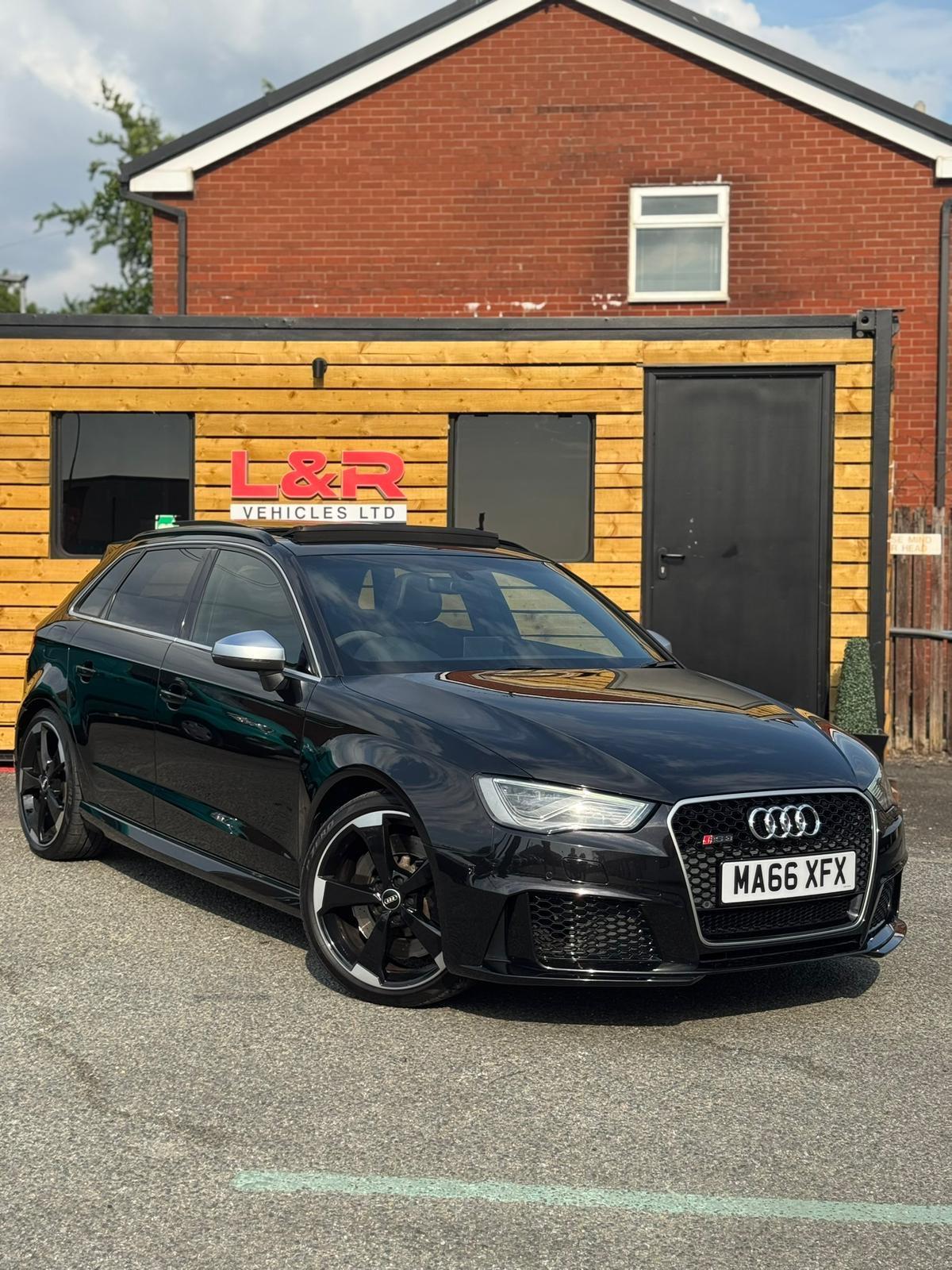 Audi RS3 2.5 TFSI Sportback 5dr Petrol S Tronic quattro Euro 6 (s/s) (Nav) (367 ps)