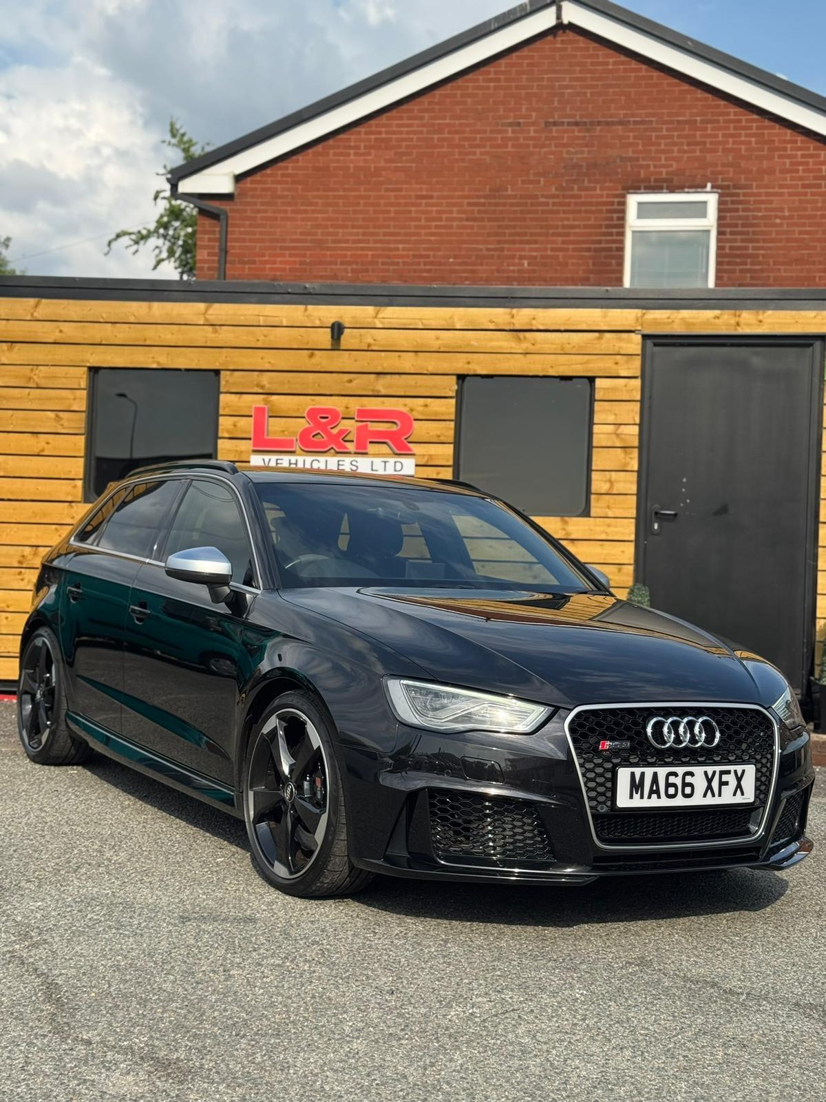 Audi RS3 2.5 TFSI Sportback 5dr Petrol S Tronic quattro Euro 6 (s/s) (Nav) (367 ps)