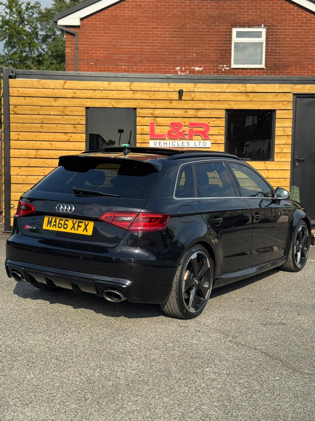 Audi RS3 2.5 TFSI Sportback 5dr Petrol S Tronic quattro Euro 6 (s/s) (Nav) (367 ps)