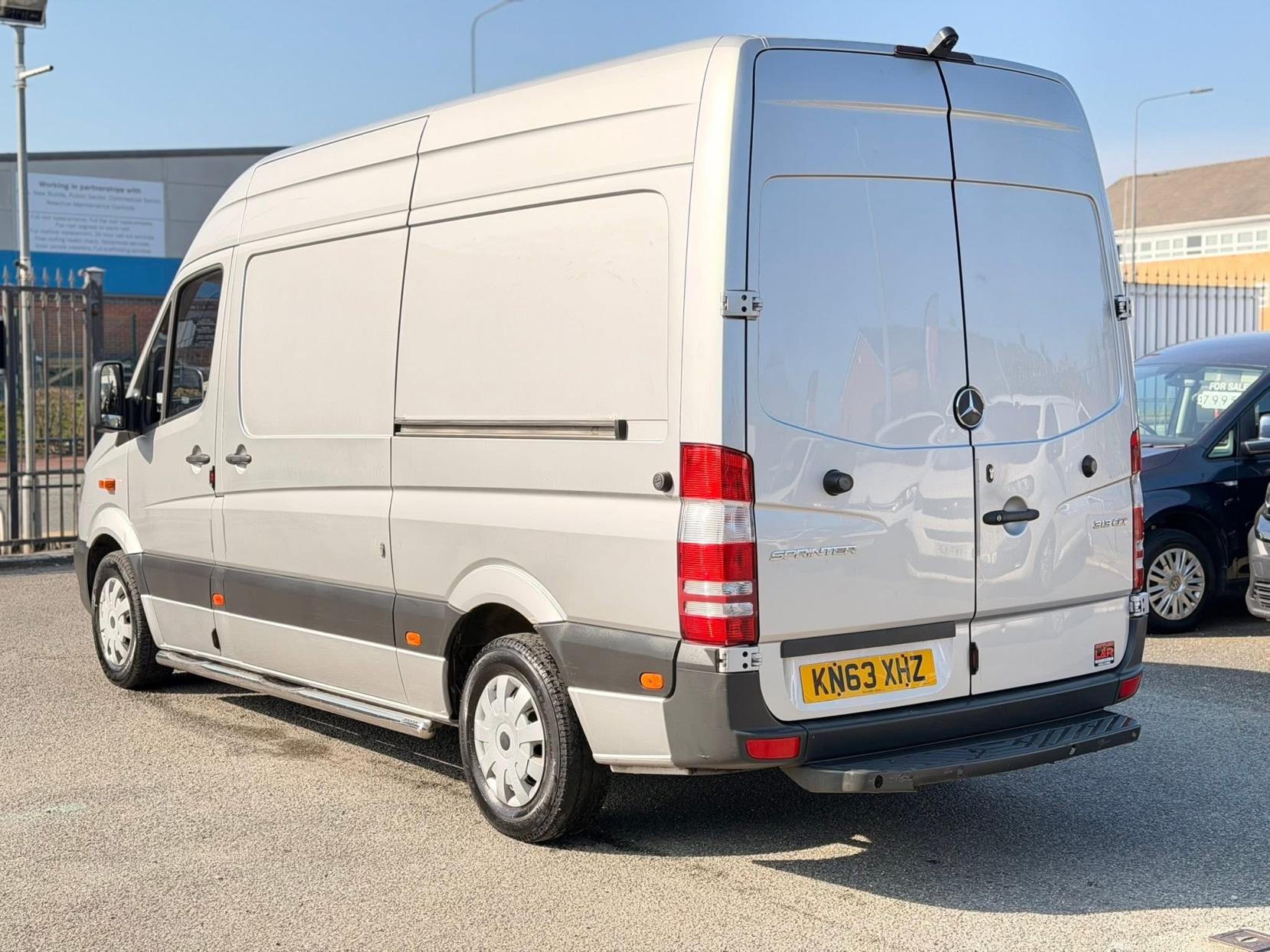 Mercedes-Benz Sprinter 2.1 313 CDi Panel Van 4dr Diesel Manual RWD L2 (129 bhp)