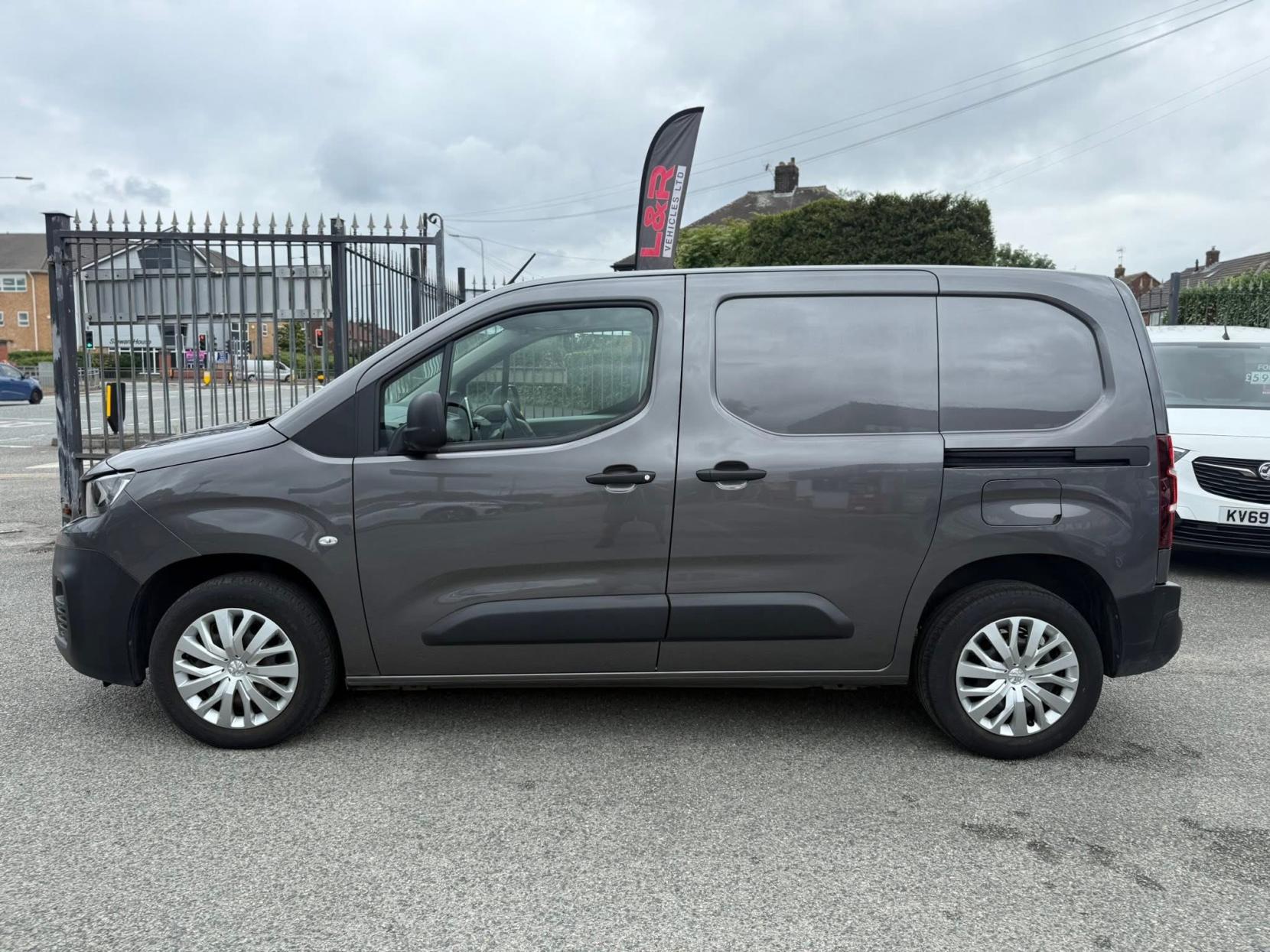Peugeot Partner 1.5 BlueHDi 1000 Professional Standard Panel Van 5dr Diesel Manual SWB Euro 6 (100 bhp)