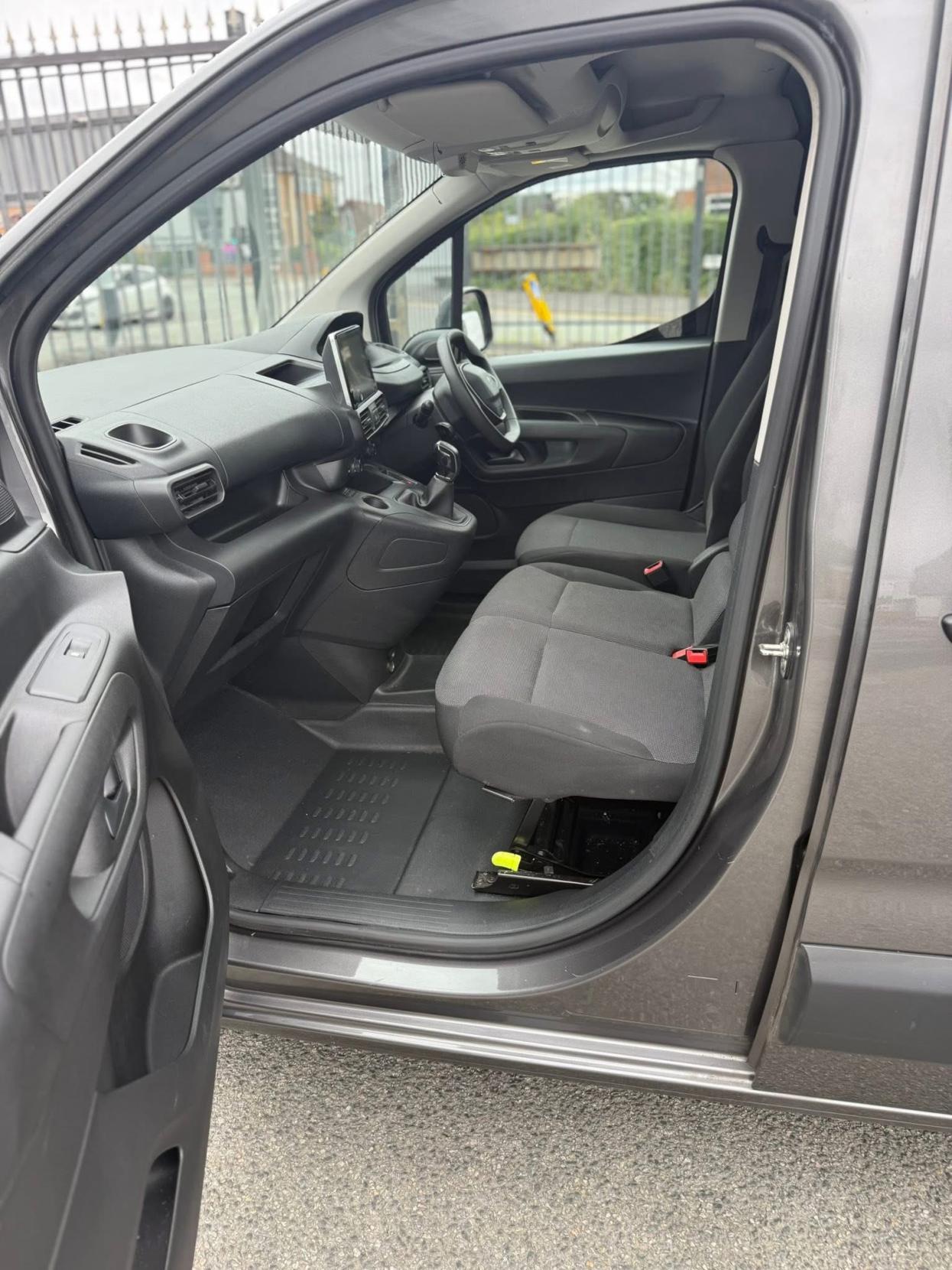 Peugeot Partner 1.5 BlueHDi 1000 Professional Standard Panel Van 5dr Diesel Manual SWB Euro 6 (100 bhp)