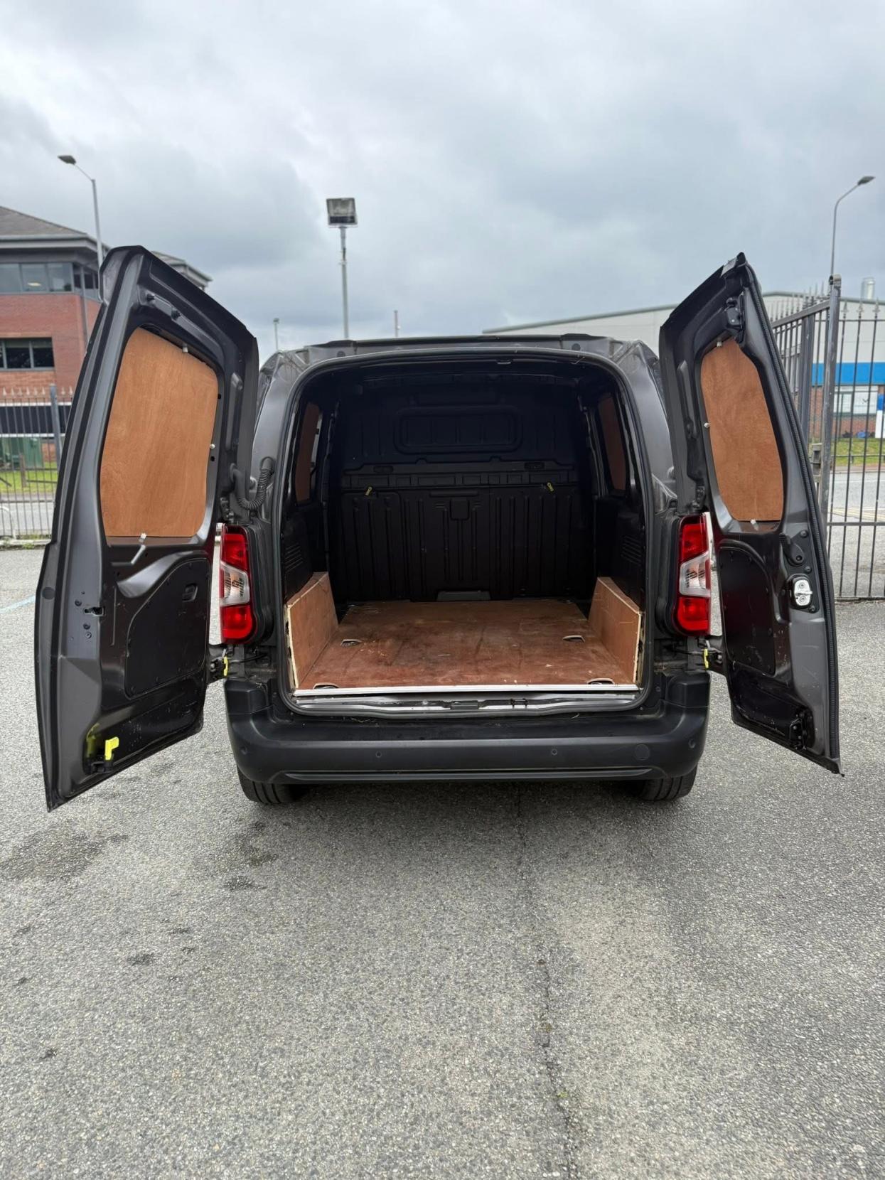 Peugeot Partner 1.5 BlueHDi 1000 Professional Standard Panel Van 5dr Diesel Manual SWB Euro 6 (100 bhp)
