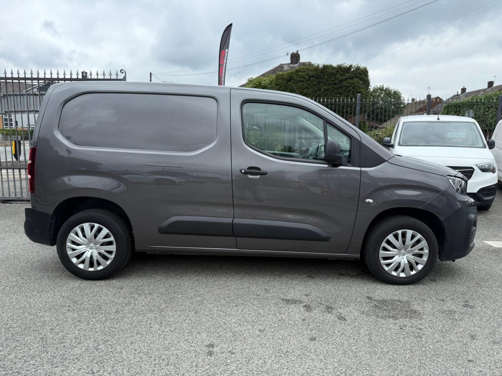 Peugeot Partner 1.5 BlueHDi 1000 Professional Standard Panel Van 5dr Diesel Manual SWB Euro 6 (100 bhp)