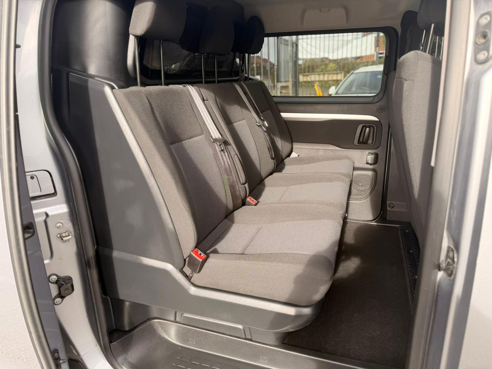 Vauxhall Vivaro 2.0 Turbo D 3100 Sportive Crew Van Double Cab 5dr Diesel Manual L2 H1 Euro 6 (s/s) (120 ps)