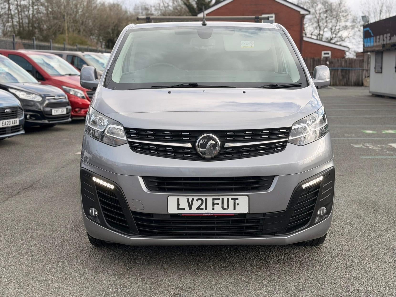 Vauxhall Vivaro 2.0 Turbo D 3100 Sportive Crew Van Double Cab 5dr Diesel Manual L2 H1 Euro 6 (s/s) (120 ps)