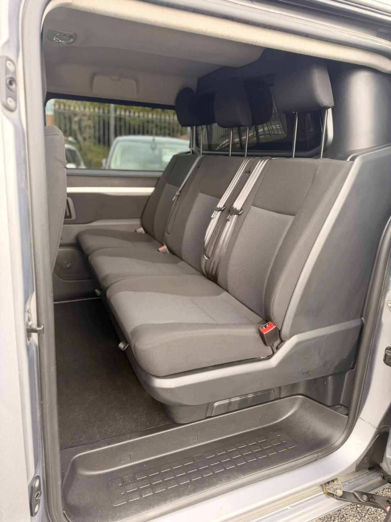 Vauxhall Vivaro 2.0 Turbo D 3100 Sportive Crew Van Double Cab 5dr Diesel Manual L2 H1 Euro 6 (s/s) (120 ps)