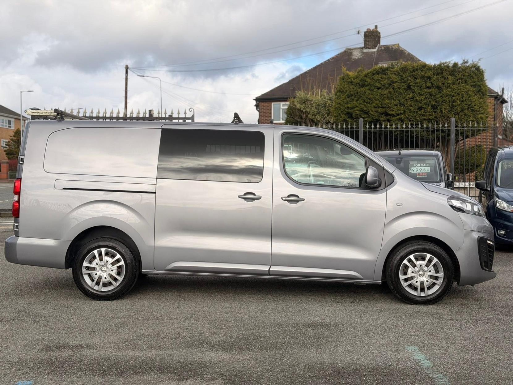 Vauxhall Vivaro 2.0 Turbo D 3100 Sportive Crew Van Double Cab 5dr Diesel Manual L2 H1 Euro 6 (s/s) (120 ps)