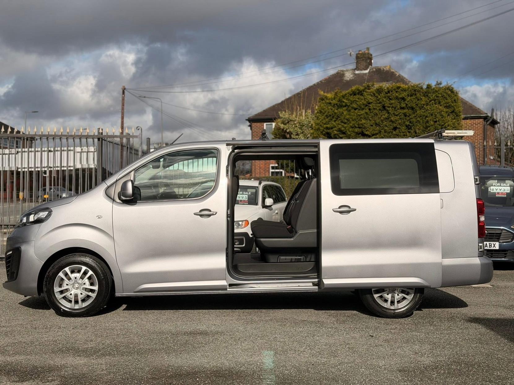 Vauxhall Vivaro 2.0 Turbo D 3100 Sportive Crew Van Double Cab 5dr Diesel Manual L2 H1 Euro 6 (s/s) (120 ps)