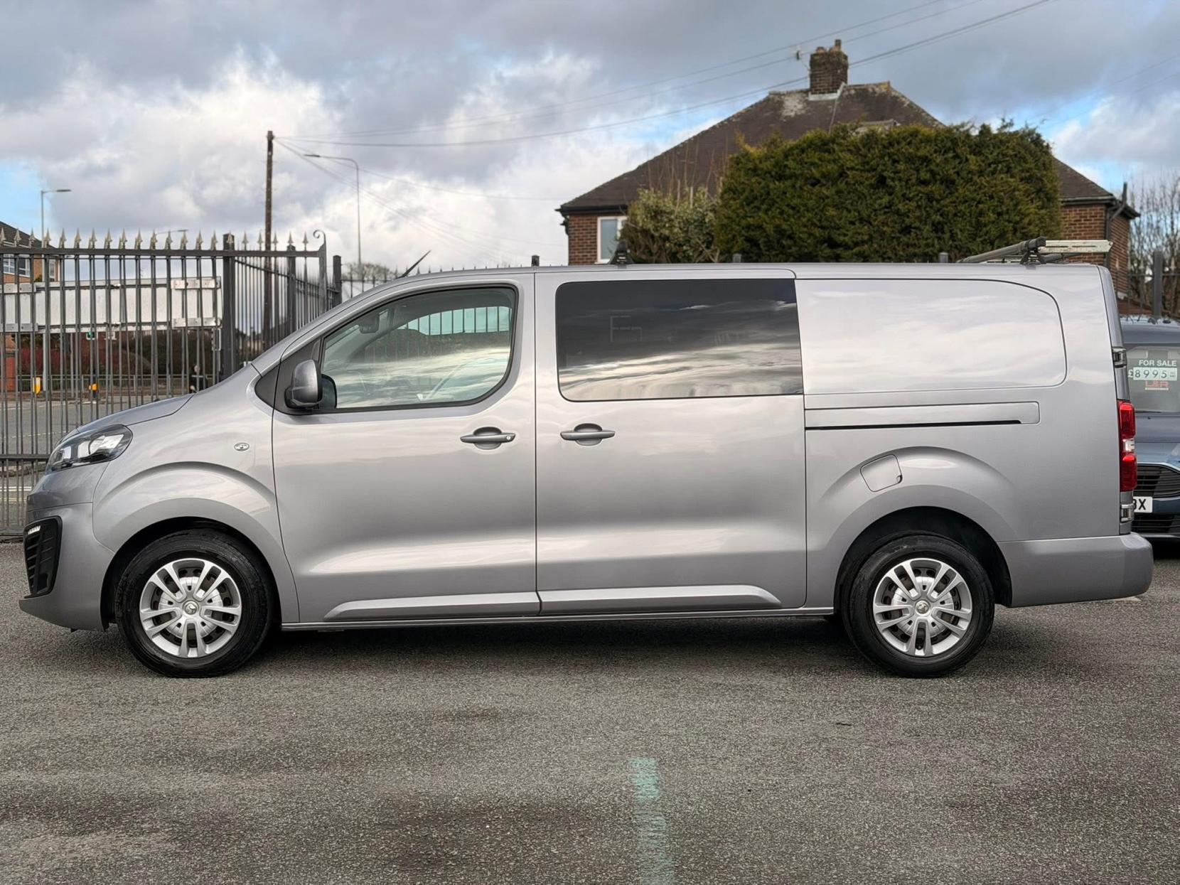 Vauxhall Vivaro 2.0 Turbo D 3100 Sportive Crew Van Double Cab 5dr Diesel Manual L2 H1 Euro 6 (s/s) (120 ps)