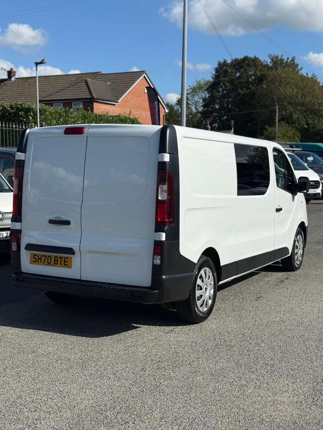 Renault Trafic 2.0 dCi ENERGY 30 Business Panel Van 5dr Diesel Manual LWB Standard Roof Euro 6 (s/s) (145 ps)