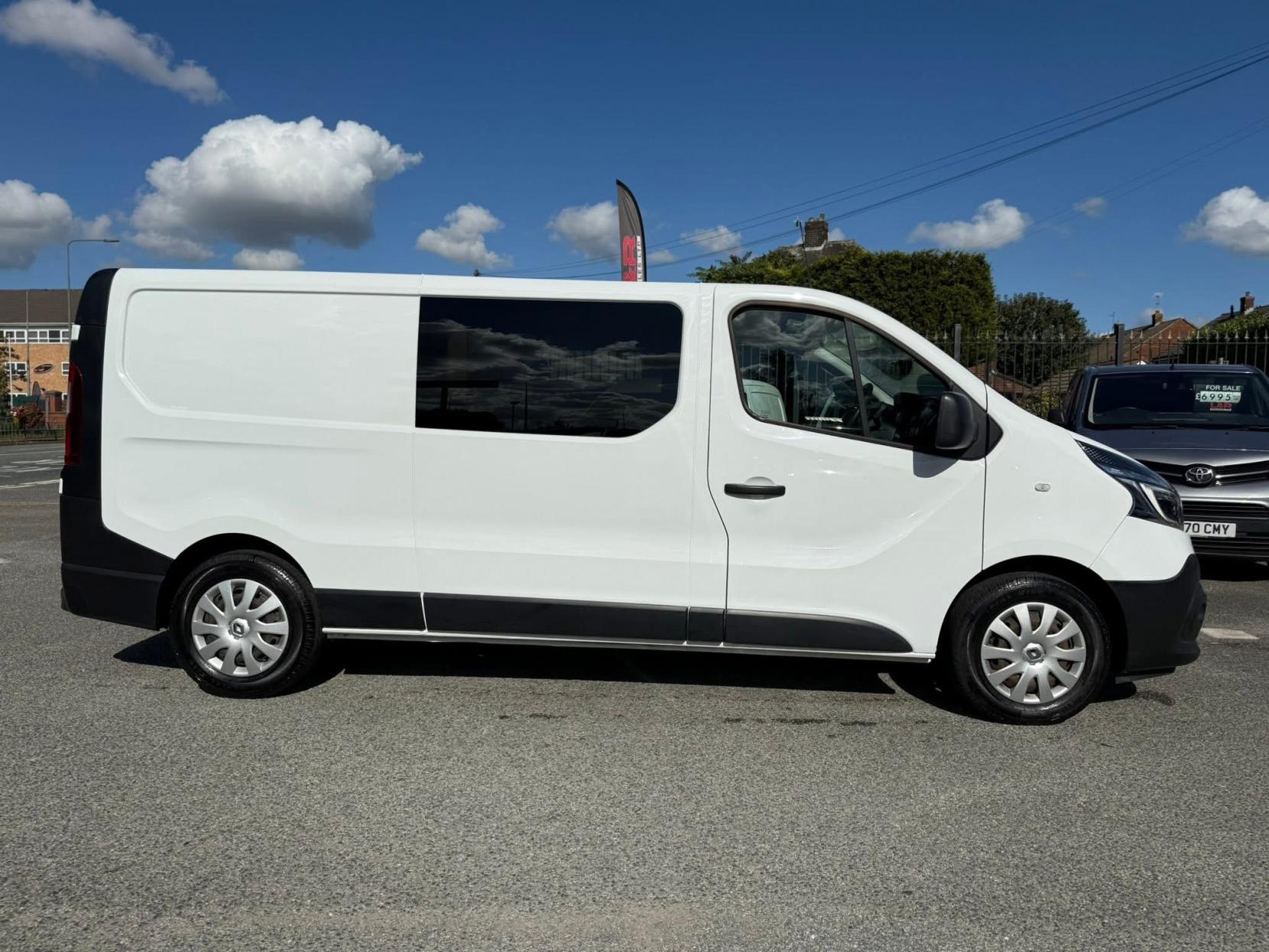 Renault Trafic 2.0 dCi ENERGY 30 Business Panel Van 5dr Diesel Manual LWB Standard Roof Euro 6 (s/s) (145 ps)
