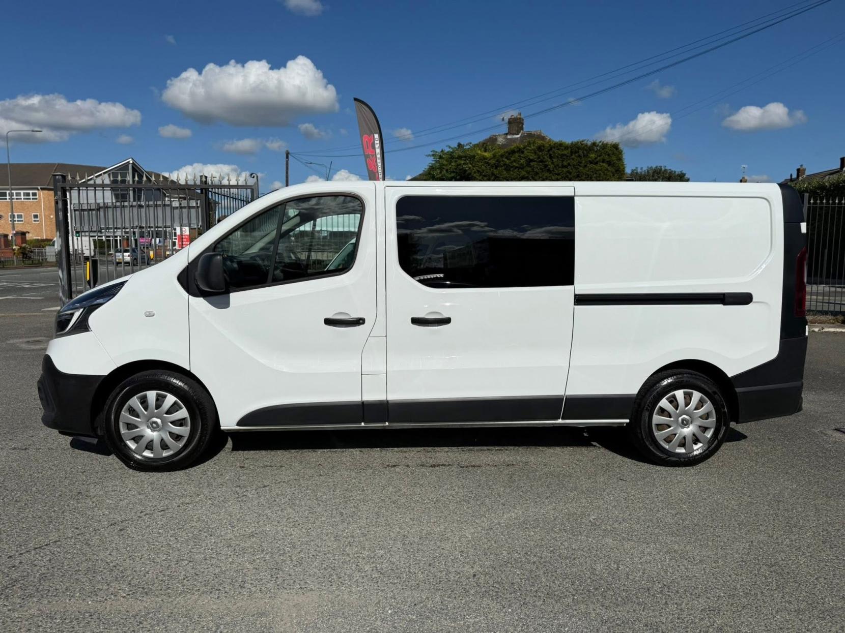 Renault Trafic 2.0 dCi ENERGY 30 Business Panel Van 5dr Diesel Manual LWB Standard Roof Euro 6 (s/s) (145 ps)