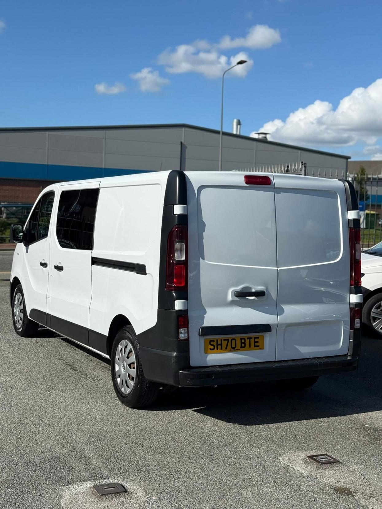Renault Trafic 2.0 dCi ENERGY 30 Business Panel Van 5dr Diesel Manual LWB Standard Roof Euro 6 (s/s) (145 ps)