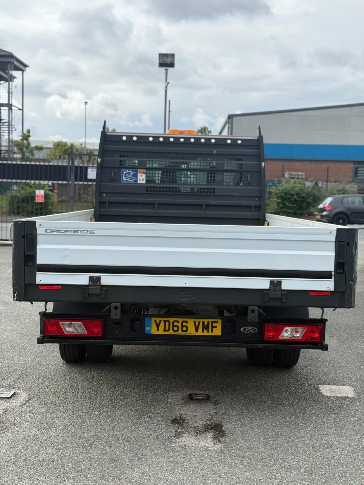 Ford Transit 2.2 TDCi 350 Chassis Cab 2dr Diesel Manual RWD L4 H1 Euro 6 (DRW) (125 ps)