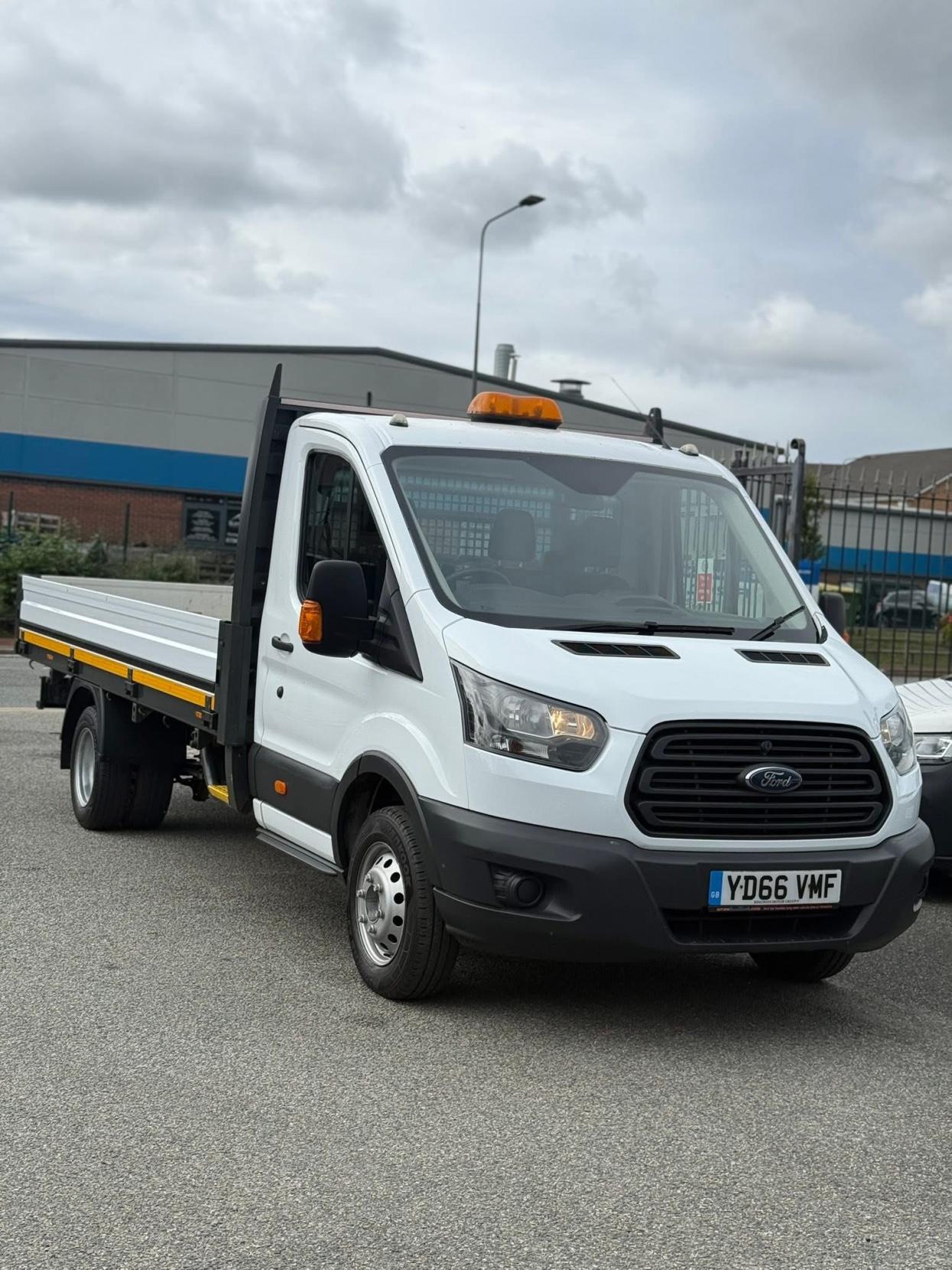 Ford Transit 2.2 TDCi 350 Chassis Cab 2dr Diesel Manual RWD L4 H1 Euro 6 (DRW) (125 ps)