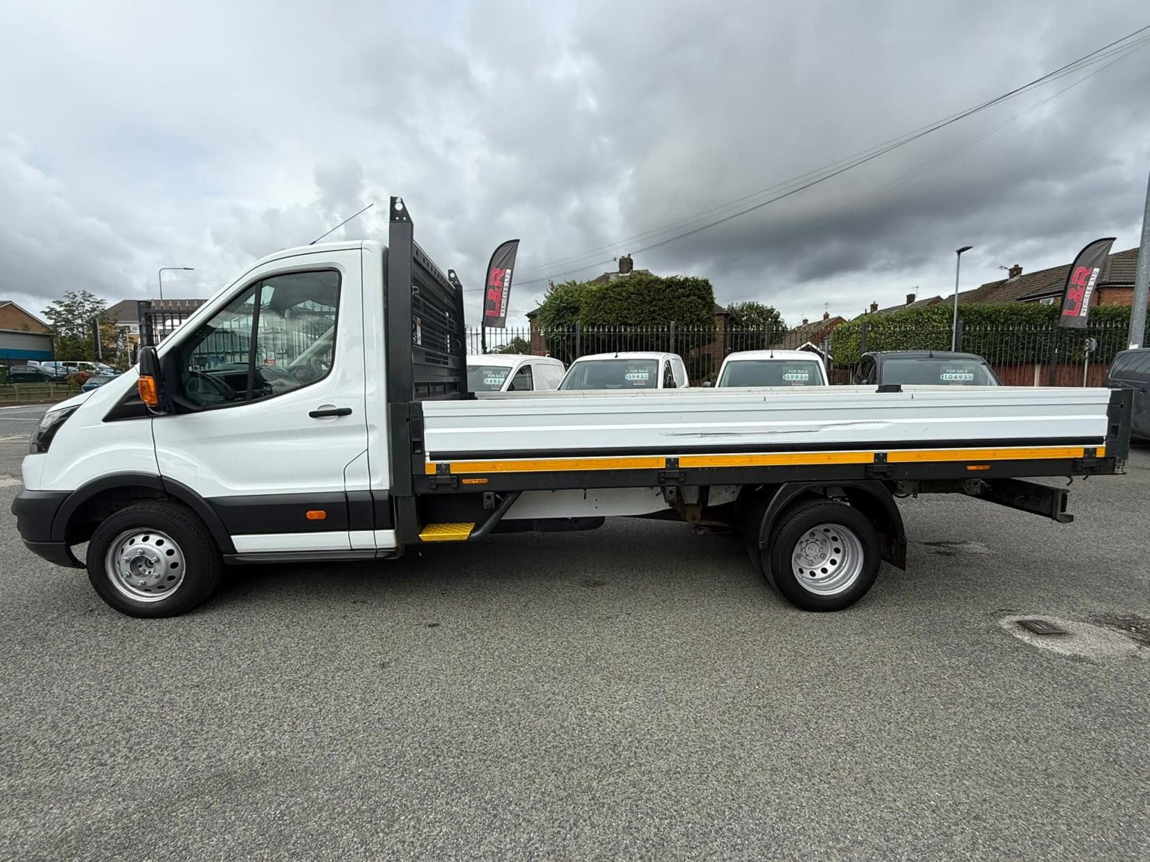 Ford Transit 2.2 TDCi 350 Chassis Cab 2dr Diesel Manual RWD L4 H1 Euro 6 (DRW) (125 ps)