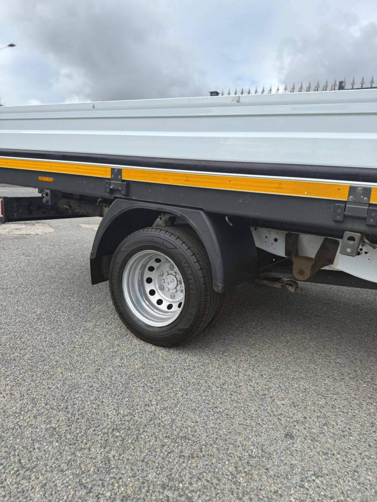 Ford Transit 2.2 TDCi 350 Chassis Cab 2dr Diesel Manual RWD L4 H1 Euro 6 (DRW) (125 ps)