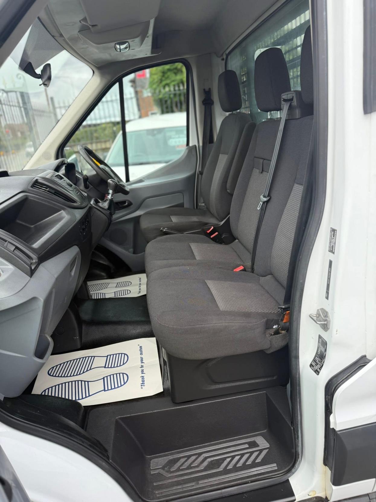 Ford Transit 2.2 TDCi 350 Chassis Cab 2dr Diesel Manual RWD L4 H1 Euro 6 (DRW) (125 ps)