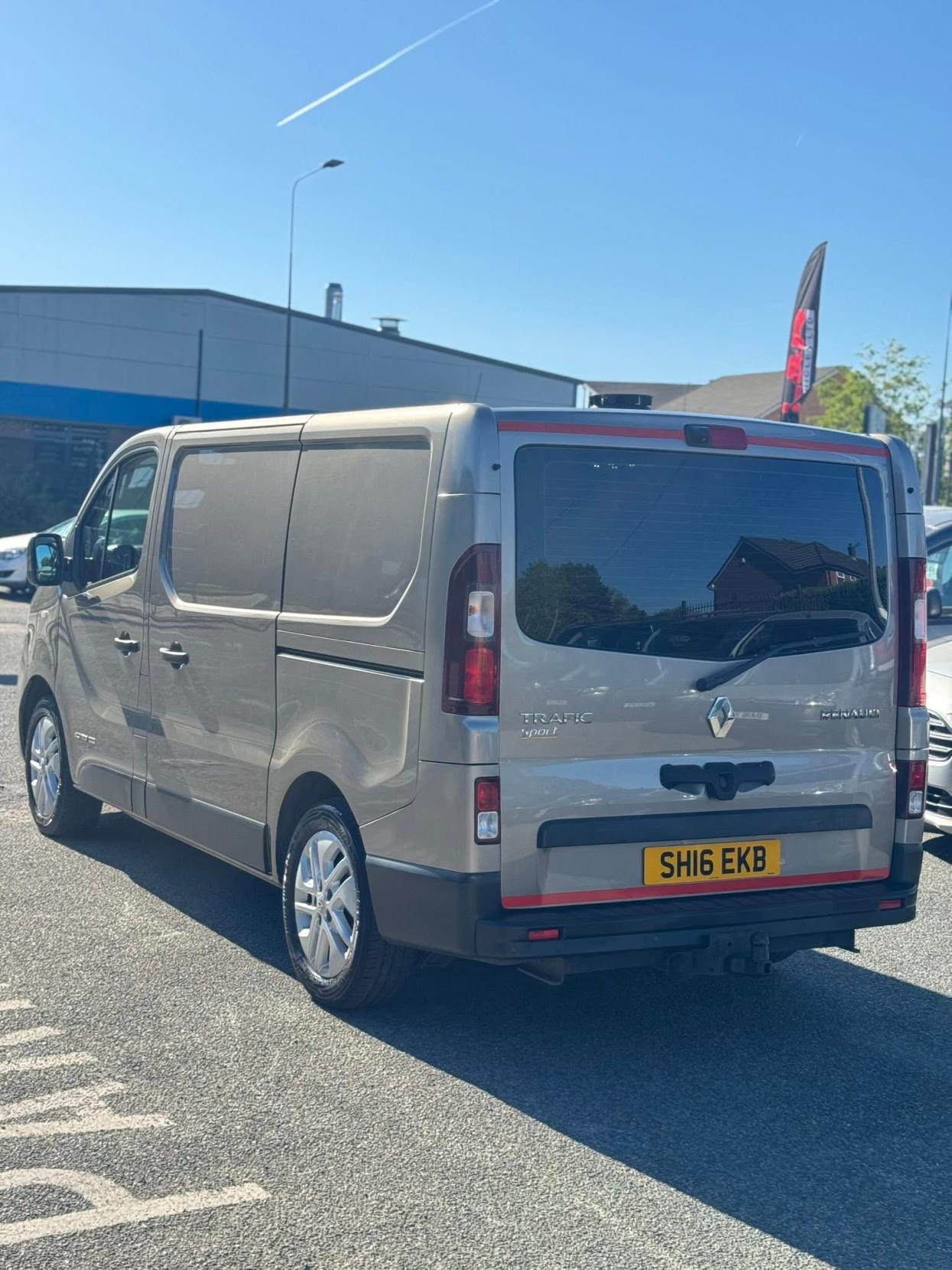 Renault Trafic 1.6 dCi ENERGY 27 Sport Panel Van 5dr Diesel Manual SWB Standard Roof Euro 5 (s/s) (120 ps)
