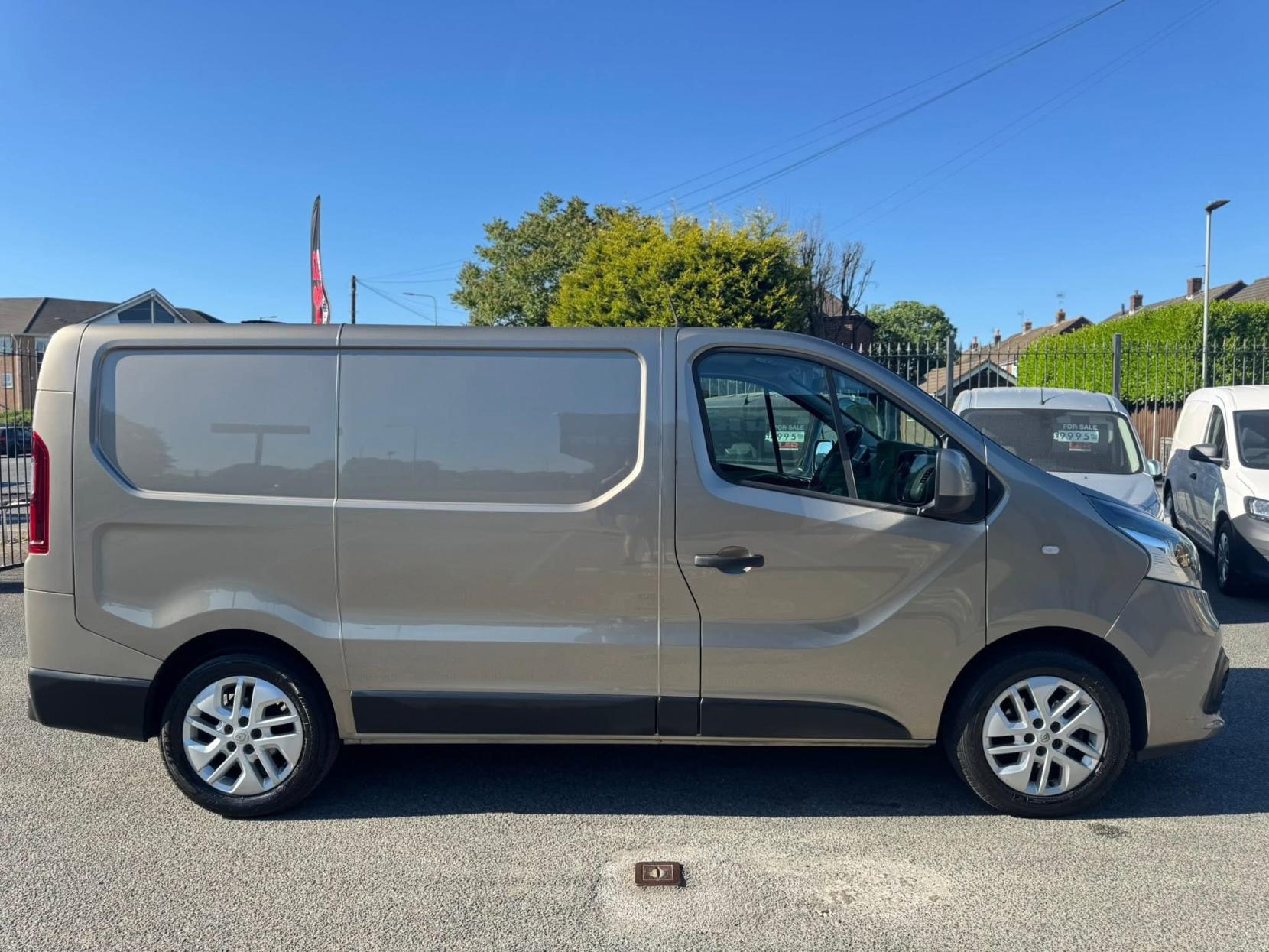 Renault Trafic 1.6 dCi ENERGY 27 Sport Panel Van 5dr Diesel Manual SWB Standard Roof Euro 5 (s/s) (120 ps)