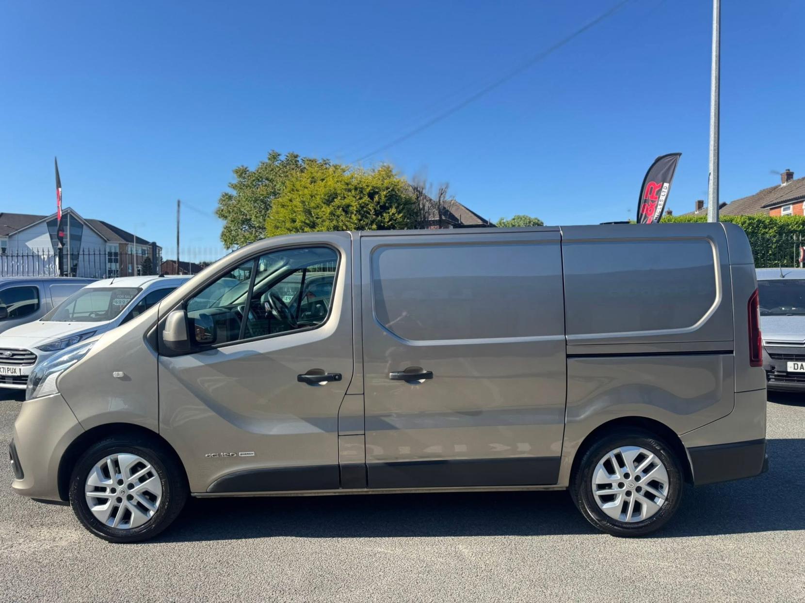 Renault Trafic 1.6 dCi ENERGY 27 Sport Panel Van 5dr Diesel Manual SWB Standard Roof Euro 5 (s/s) (120 ps)