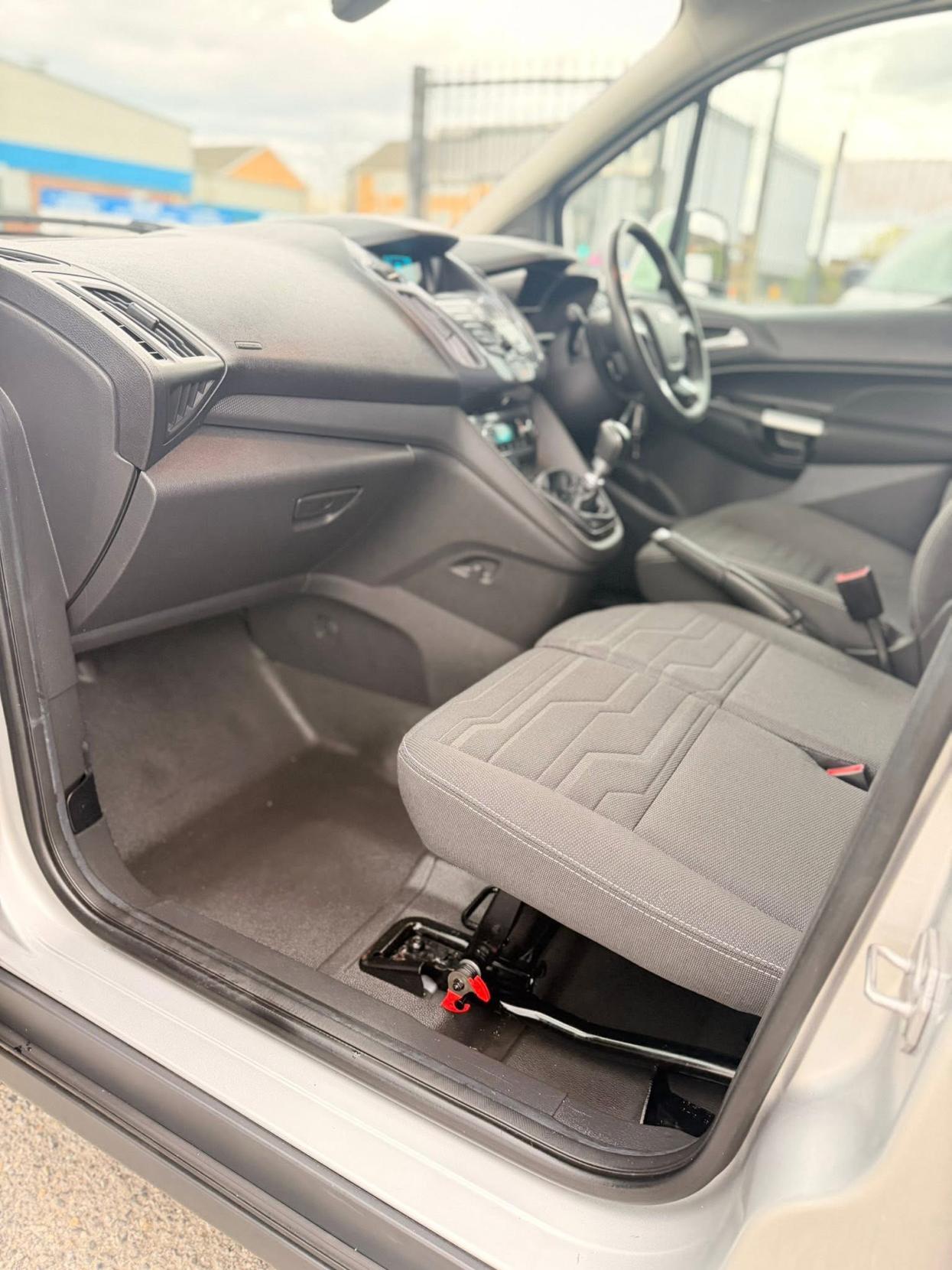 Ford Transit Connect 1.6 TDCi 200 Limited Panel Van 5dr Diesel Manual L1 H1 (124 g/km, 113 bhp)