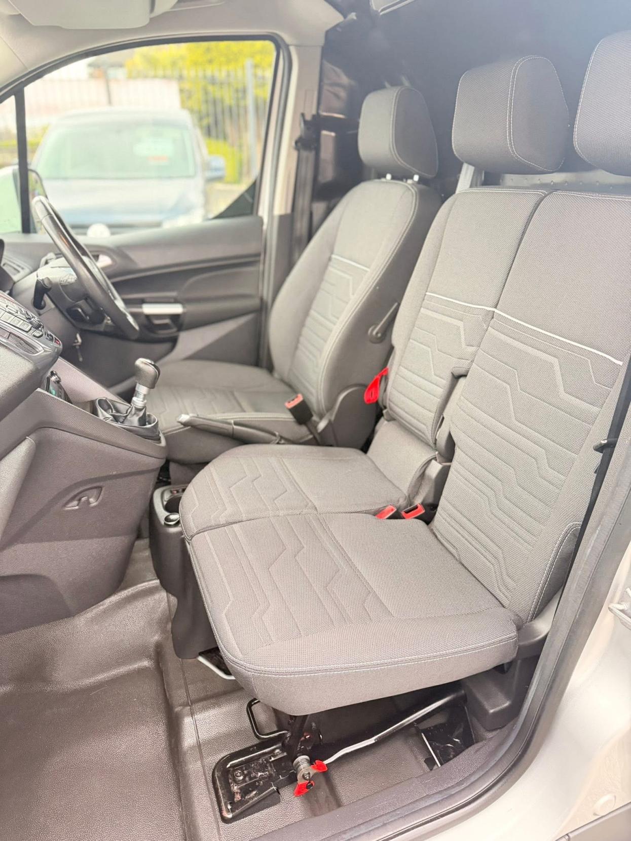 Ford Transit Connect 1.6 TDCi 200 Limited Panel Van 5dr Diesel Manual L1 H1 (124 g/km, 113 bhp)