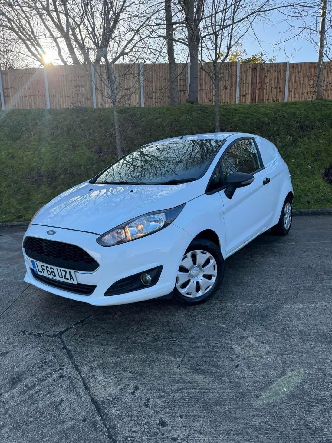 Ford Fiesta Van 1.5 TDCi ECOnetic Panel Van 3dr Diesel Manual (82 g/km, 94 bhp)