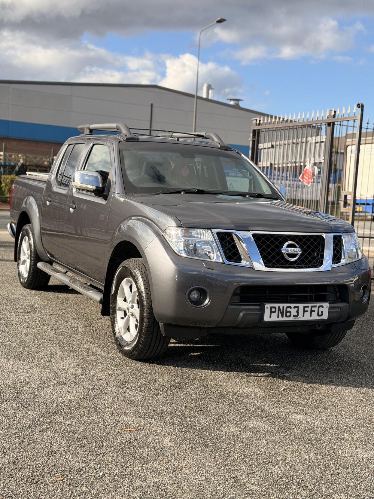 Nissan Navara 2.5 dCi Tekna Pickup Double Cab 4dr Diesel Manual 4WD Euro 5 (190 ps)